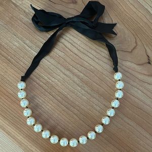 🎱 Pearl and Satin Ribbon Necklace